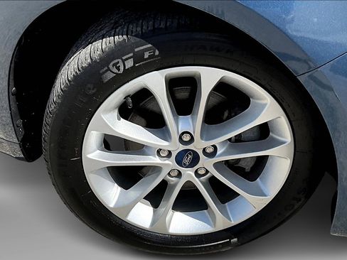 Used 2019 Ford Fusion SE image 9