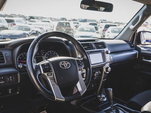 Used 2017 Toyota 4Runner SR5 image 6