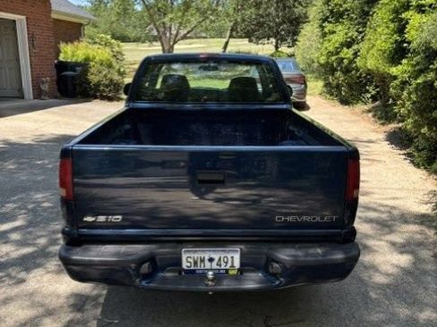 Used 2003 Chevrolet S10 Pickup LS w/ LS Preferred Equipment Group RWD image 2