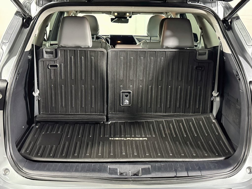 Used 2021 Toyota Highlander Platinum AWD/4WD image 22