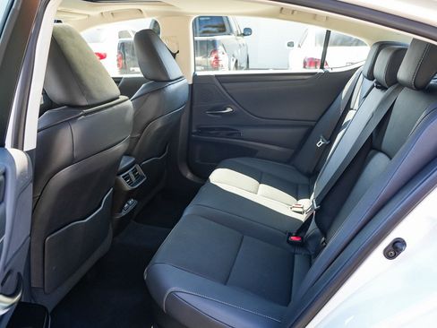 Used 2022 Lexus ES 300h w/ Premium Package FWD image 18