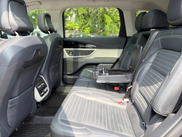 Used 2024 Lincoln Nautilus Reserve w/ Equipment Group 202A AWD/4WD image 41