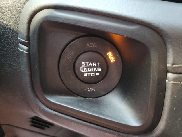 Used 2025 Jeep Wrangler Unlimited Sahara AWD/4WD image 25