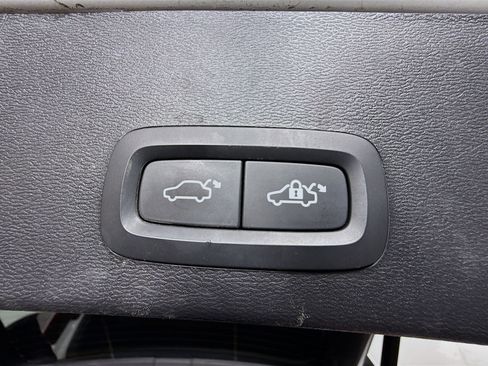 Used 2023 Volvo XC40 B5 Plus image 41