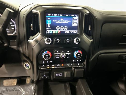 Certified 2021 GMC Sierra 1500 AT4 w/ AT4 Value Package image 23