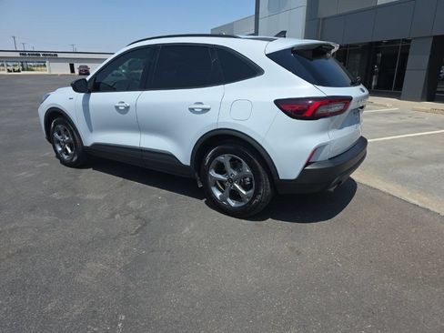 Used 2025 Ford Escape ST-Line w/ Cold Weather Package FWD image 3