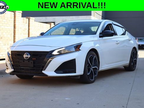 Used 2024 Nissan Altima 2.5 SR FWD image 1