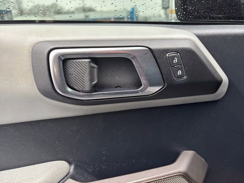 Used 2022 Ford Bronco Badlands image 16