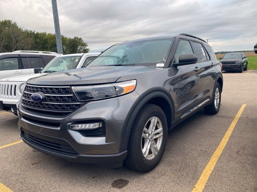 Used 2023 Ford Explorer XLT w/ Equipment Group 202A AWD/4WD image 17