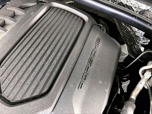 Used 2024 Porsche Macan image 16