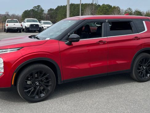 Used 2024 Mitsubishi Outlander SE Black Edition image 4