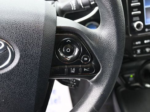 Used 2022 Toyota Prius LE image 19