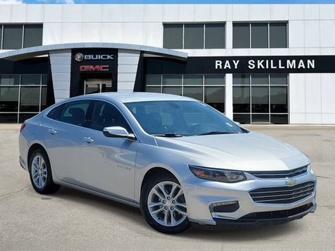 Used 2018 Chevrolet Malibu LT FWD image 1