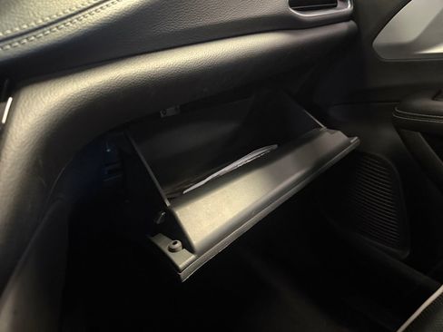 Used 2025 Chrysler Pacifica Limited FWD image 38