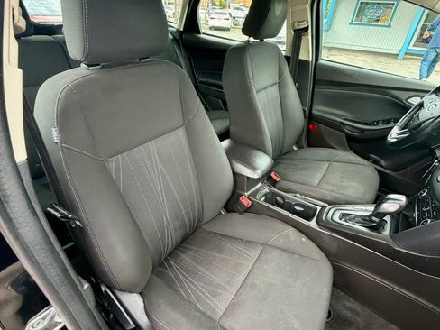 Used 2016 Ford Focus SE w/ SE Cold Weather Package FWD image 9