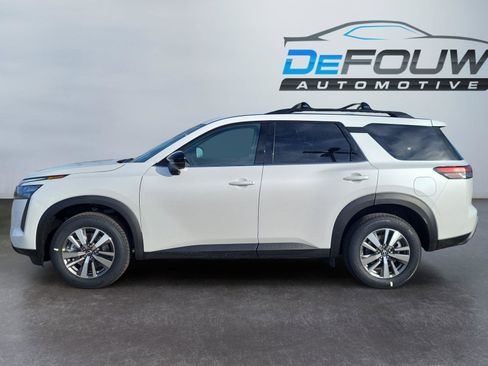 New 2026 Nissan Pathfinder SL image 6