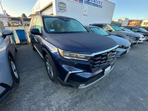 Certified 2025 Honda Pilot EX-L image 2