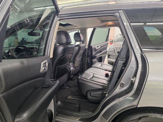 Used 2018 Nissan Pathfinder Platinum AWD/4WD image 38