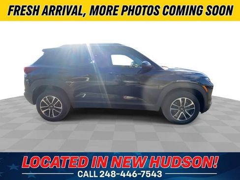 Used 2024 Chevrolet TrailBlazer LT w/ Driver Confidence Package AWD/4WD image 3