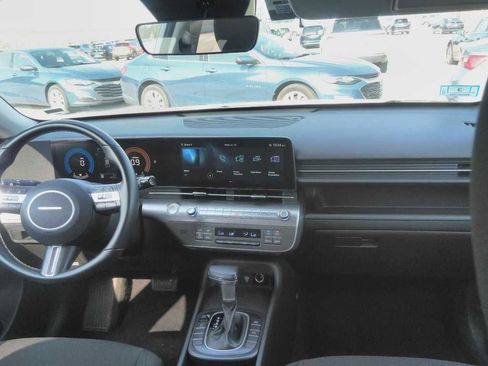 Used 2025 Hyundai Kona SEL AWD/4WD image 2