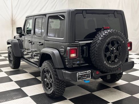 Used 2023 Jeep Wrangler Unlimited w/ Cold Weather Group AWD/4WD image 5
