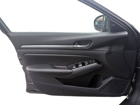 Used 2023 Nissan Altima 2.5 SV image 17