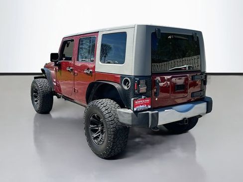 Used 2010 Jeep Wrangler Unlimited Sahara AWD/4WD image 8