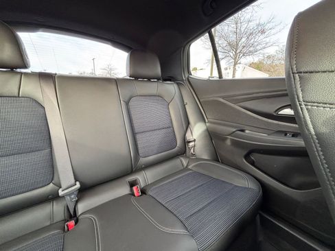 Used 2025 Buick Envista Preferred image 37