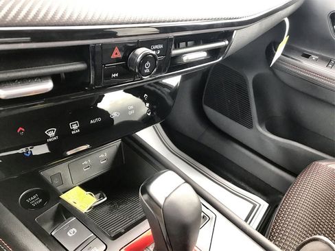 New 2025 Nissan Kicks SR image 18