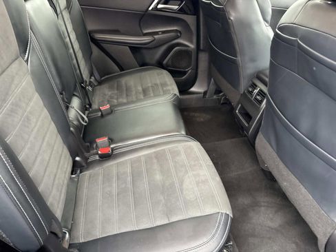 Used 2024 Mitsubishi Outlander SE image 19