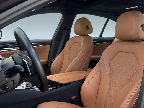 Certified 2023 BMW 530e xDrive w/ Convenience Package image 21