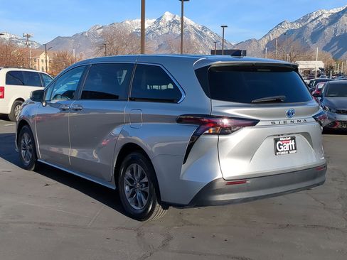 Used 2024 Toyota Sienna LE image 8