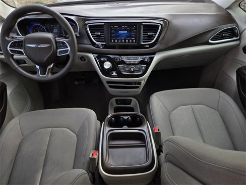 Used 2018 Chrysler Pacifica Touring Plus w/ Tire & Wheel Group image 18