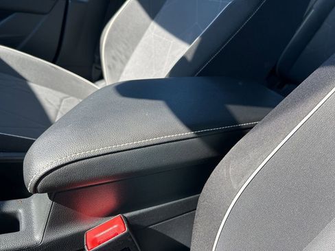 Used 2025 Volkswagen Jetta Sport image 37