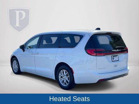 Certified 2023 Chrysler Pacifica Touring-L FWD image 7