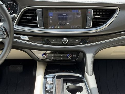 Used 2024 Buick Enclave Essence w/ Experience Buick Package AWD/4WD image 13