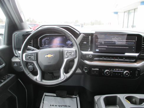 Used 2025 Chevrolet Silverado 2500 LT w/ Convenience Package AWD/4WD image 11
