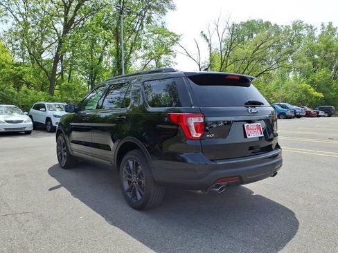 Used 2018 Ford Explorer XLT w/ Equipment Group 202A AWD/4WD image 5