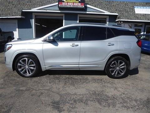 Used 2019 GMC Terrain Denali w/ Driver Alert Package II FWD image 2
