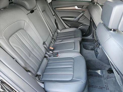 Used 2023 Audi Q5 2.0T Premium w/ Convenience Package image 18