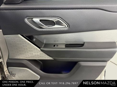 Used 2018 Land Rover Range Rover Velar R-Dynamic SE AWD/4WD image 45