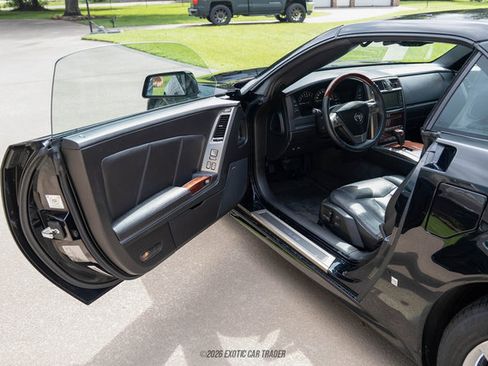 Used 2006 Cadillac XLR RWD image 29