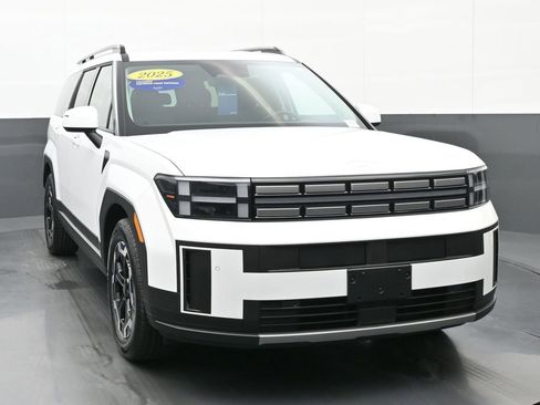Certified 2025 Hyundai Santa Fe SEL image 9