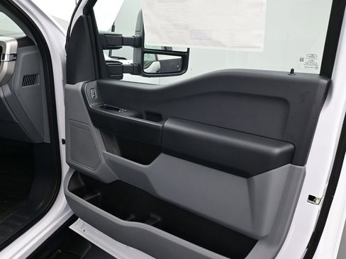 New 2026 Ford F250 XL w/ XL Chrome Package image 21