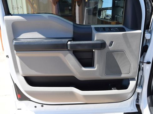 Used 2022 Ford F250 XL w/ Power Equipment Group image 9