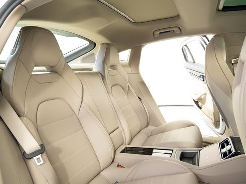 New 2026 Porsche Panamera image 23