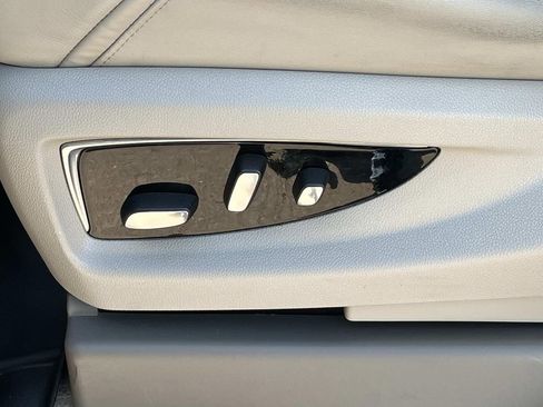 Used 2020 Cadillac Escalade Premium Luxury image 29