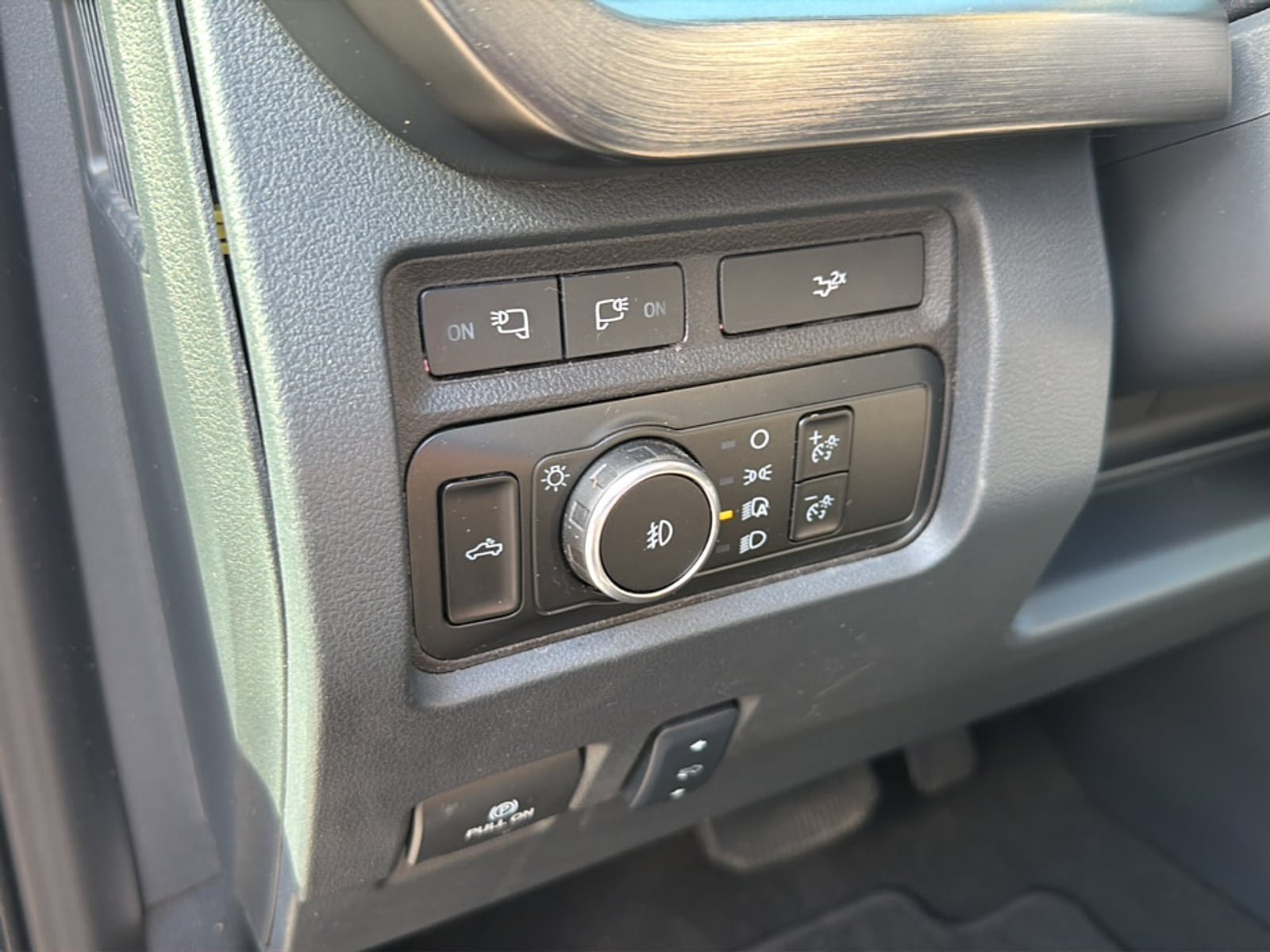 Used 2024 Ford F250 Lariat w/ Sport Appearance Package AWD/4WD image 32