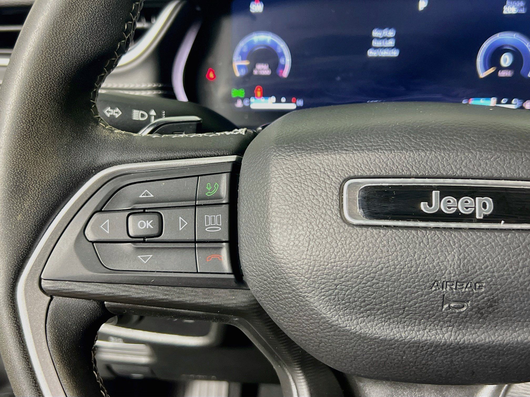 Used 2023 Jeep Grand Cherokee Altitude AWD/4WD image 18