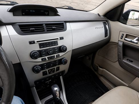 Used 2010 Ford Focus SEL FWD image 23